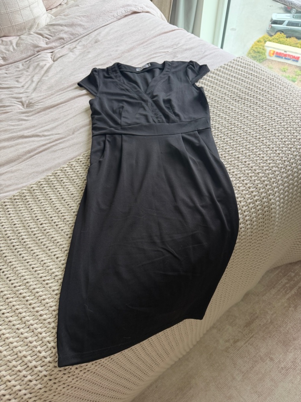 Elegant Black V-Neck Midi Dress with Cap Sleeves